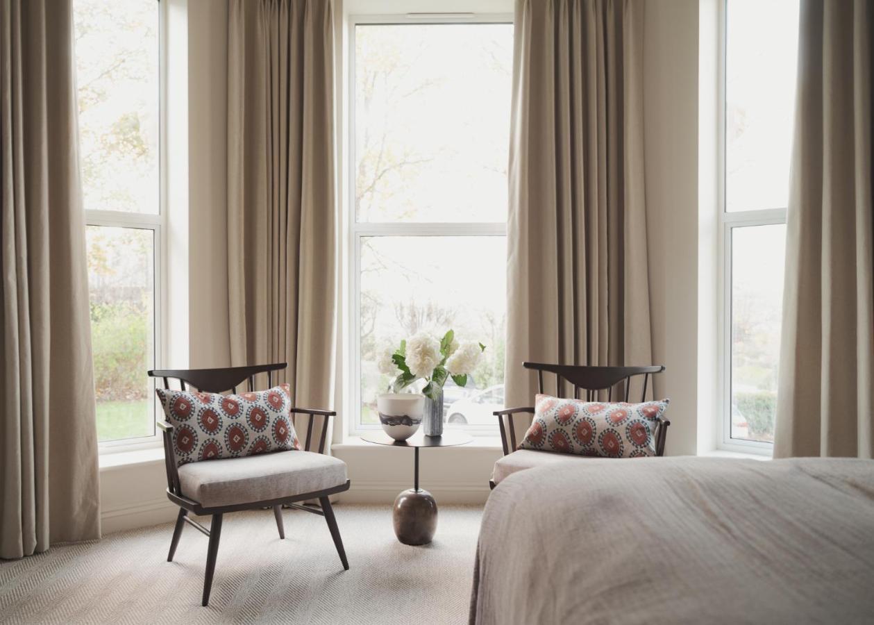 Leighton House - Boutique Guesthouse Bath Exterior foto Curtains in a bedroom