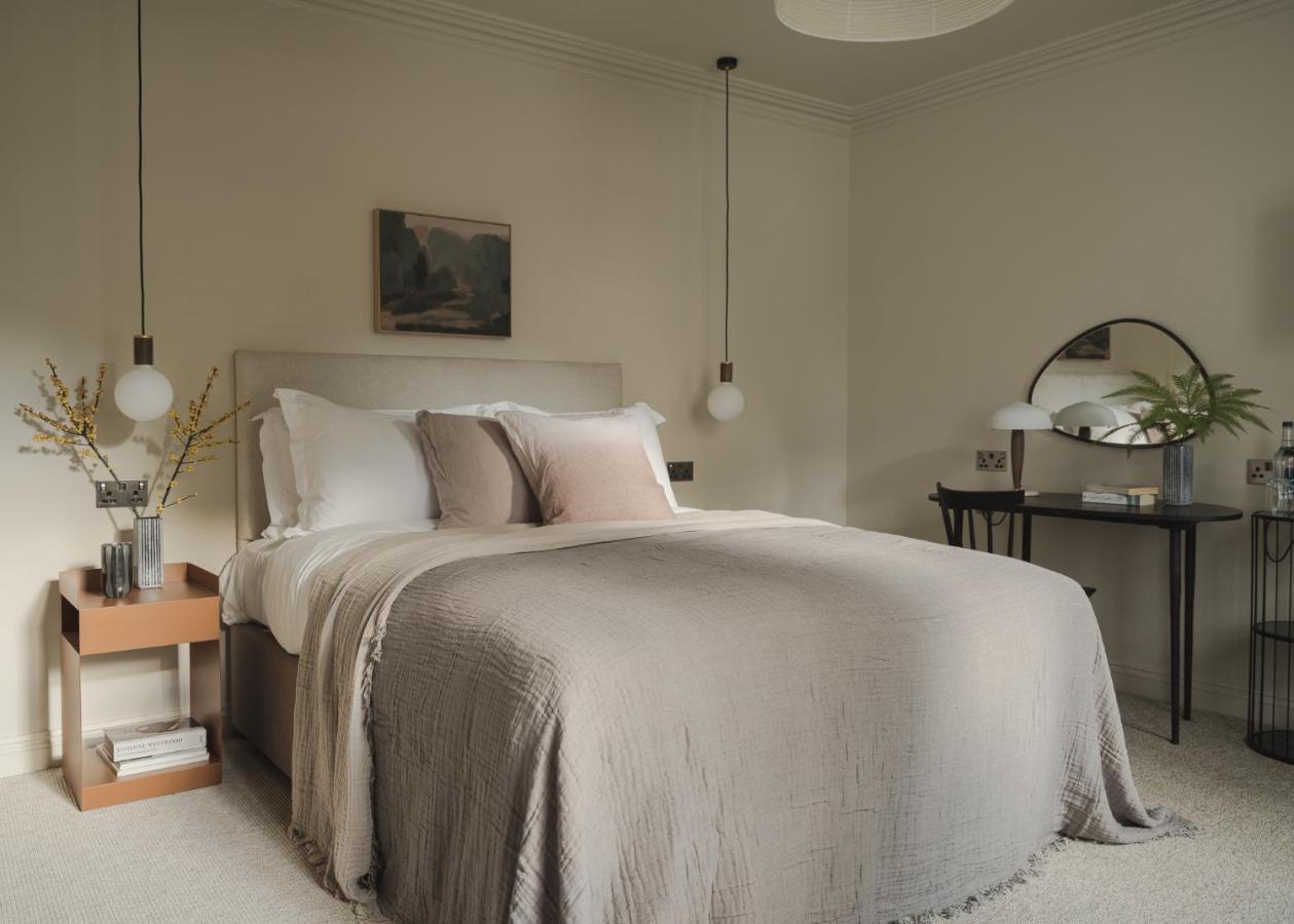 Leighton House - Boutique Guesthouse Bath Exterior foto A bedroom