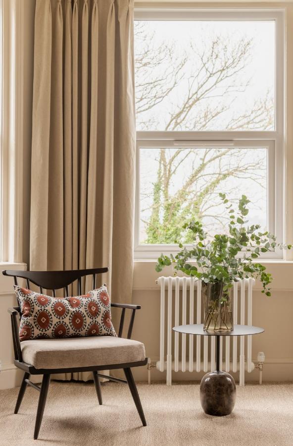 Leighton House - Boutique Guesthouse Bath Exterior foto A window with a windowsill