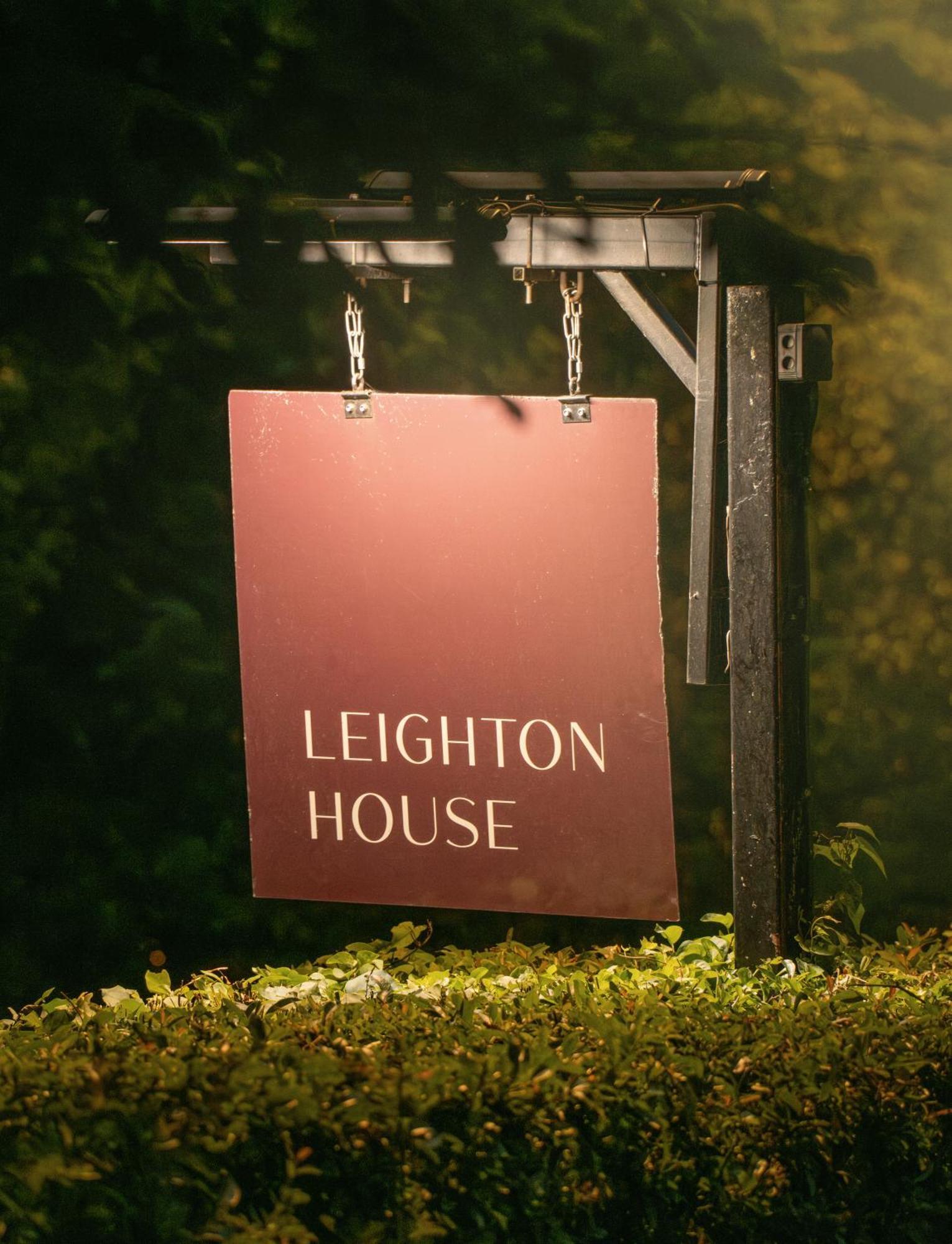 Leighton House - Boutique Guesthouse Bath Exterior foto Leighton House sign