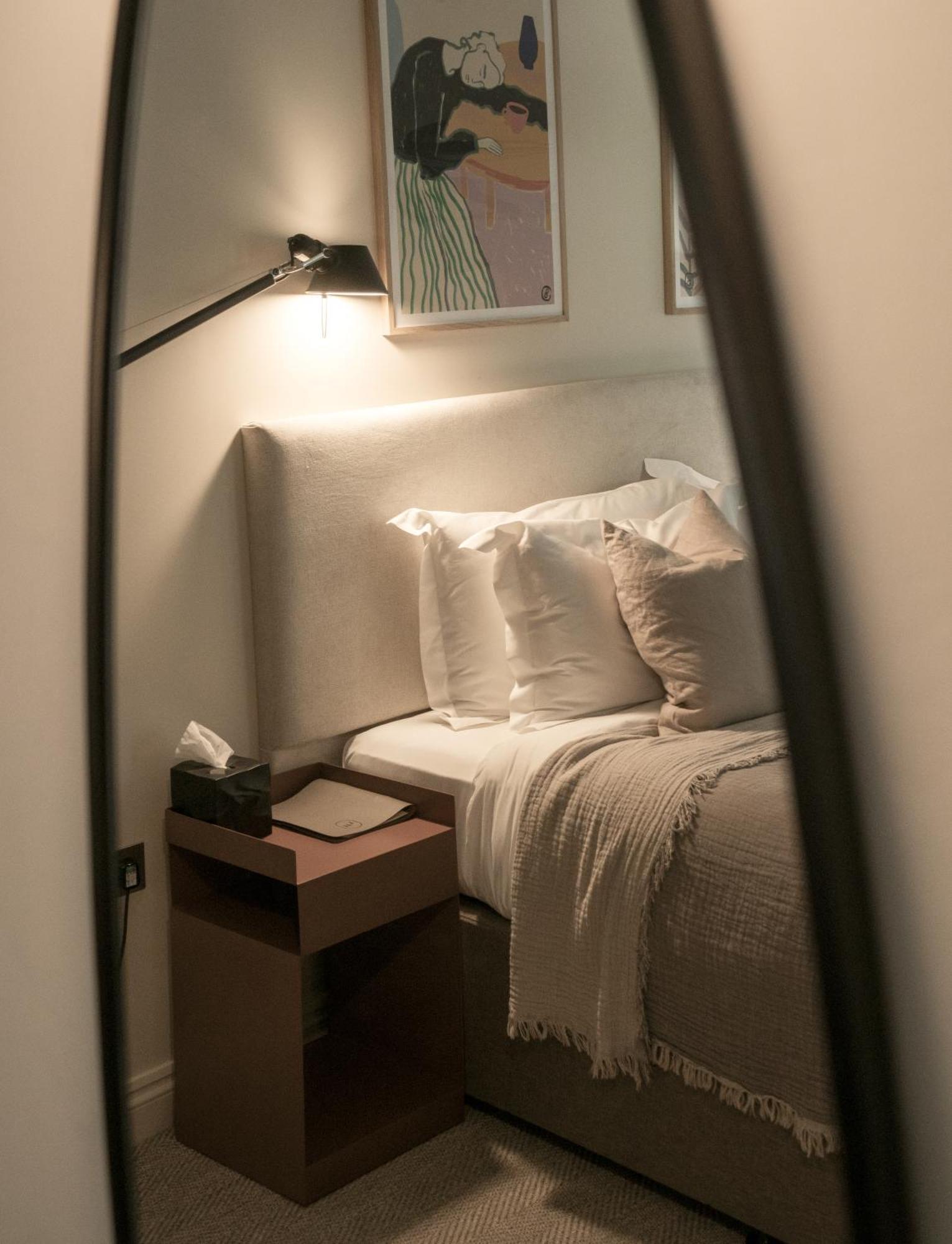 Leighton House - Boutique Guesthouse Bath Exterior foto A bedroom at the hotel
