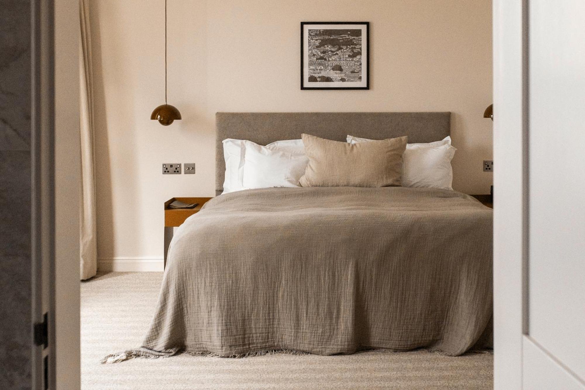 Leighton House - Boutique Guesthouse Bath Exterior foto A bedroom
